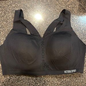 Victorias Sport 38 DD Black Sports Bra